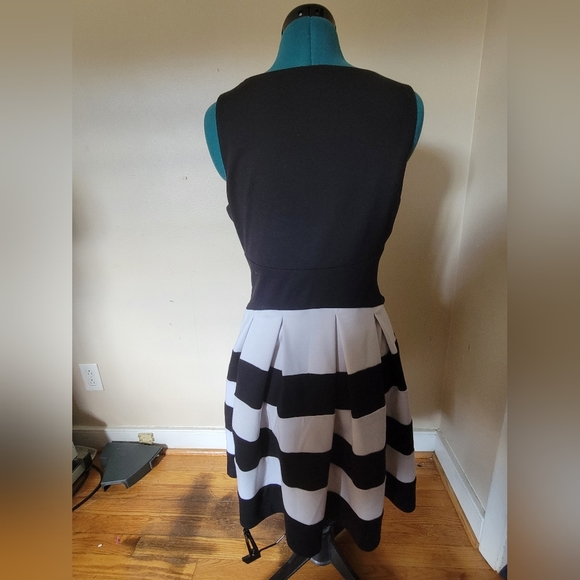 𝅺(H) Elle black and white sleeveless dress - Picture 2 of 2